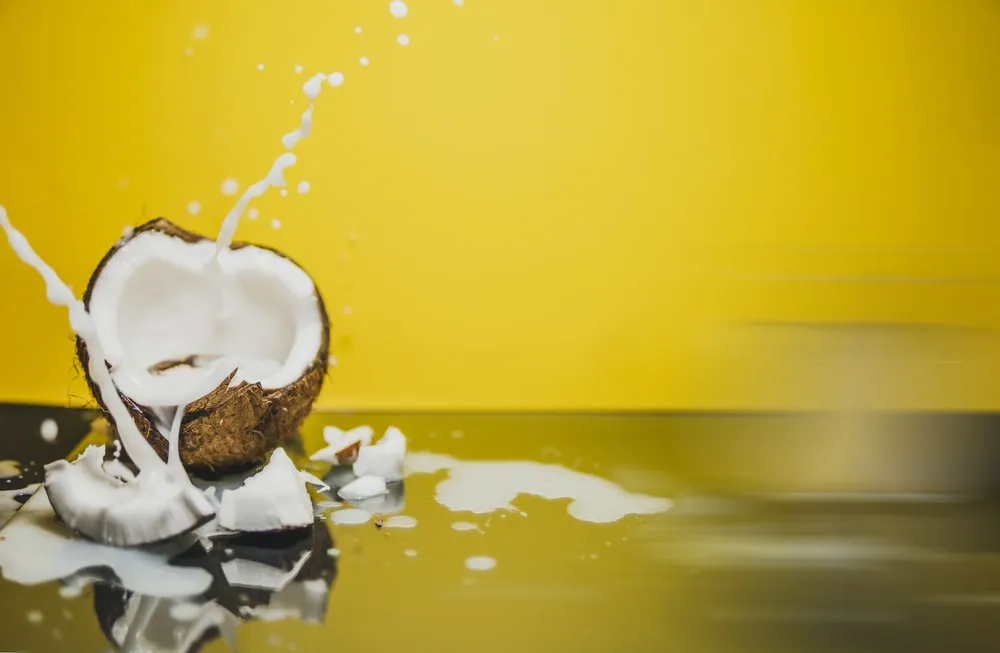 10 překvapivých způsobů využití kokosového oleje pro vlasy, pokožku, srdce a další věci