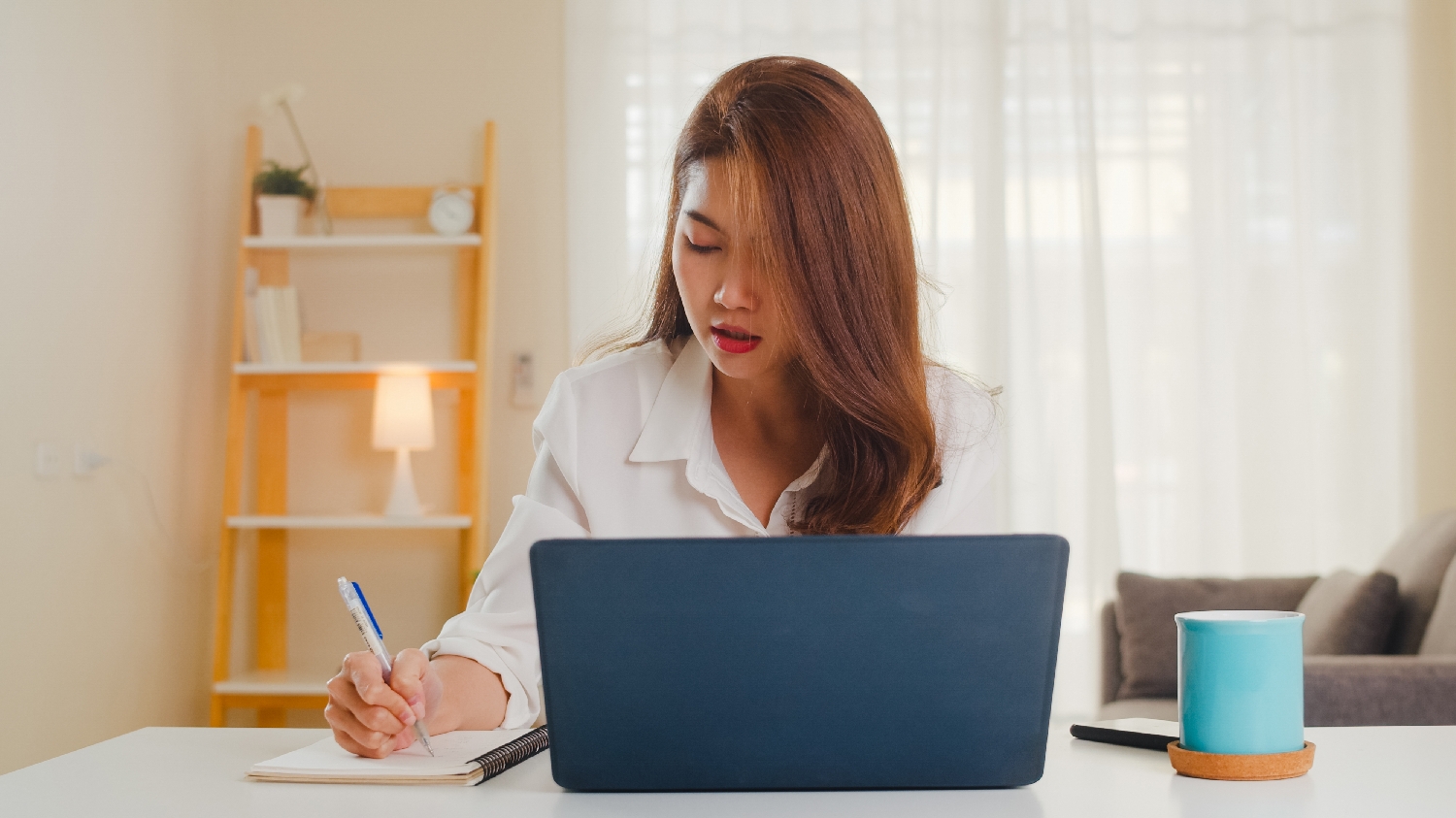 Pracujete z domova? Tyhle věci ve vaší home office nesmí chybět!