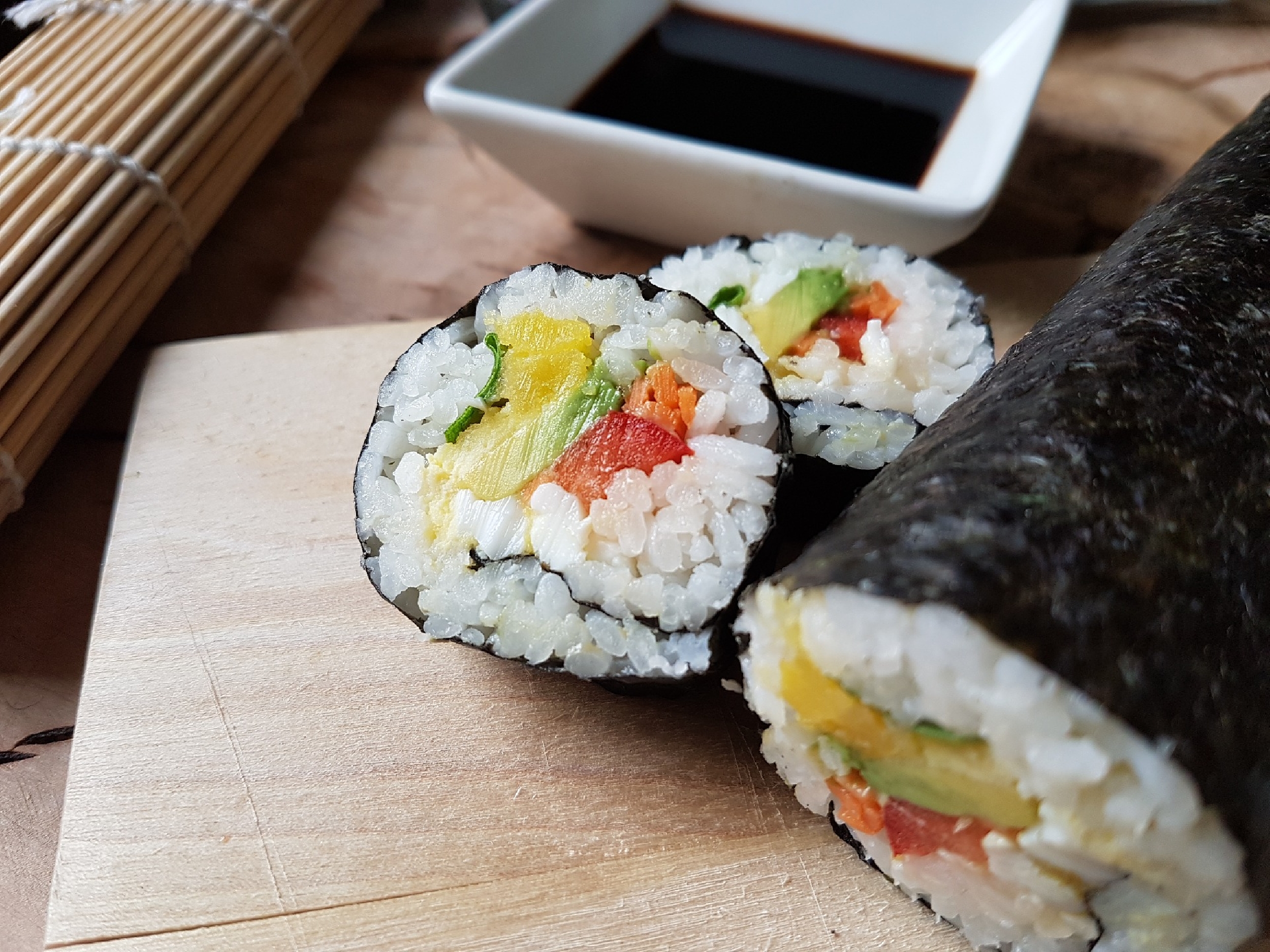 Sushi s mořskou řasou nori