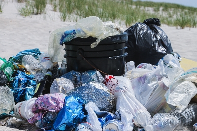 Jak se plast dostane do oceánů? 