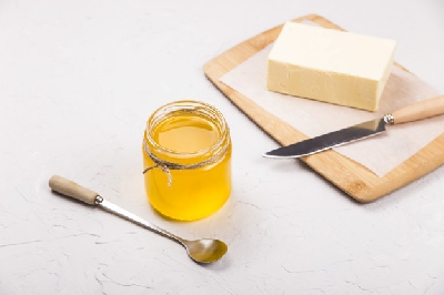 Je ghí zdravější než máslo?