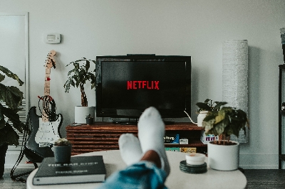10 Nejlepších seriálů na Netflixu: Co stojí za vaši pozornost?