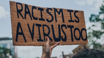Znamená rasismus nedostatek empatie? Jsme tedy málo empatičtí?